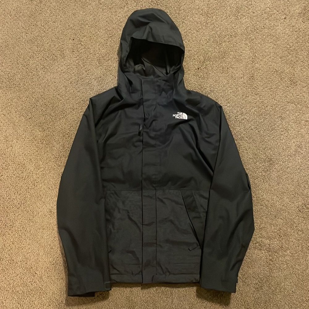 Boy’s NorthFace Jacket. Waterproof, lightweight, insulated. Black, Boy’s Large. - Picture 3 of 4